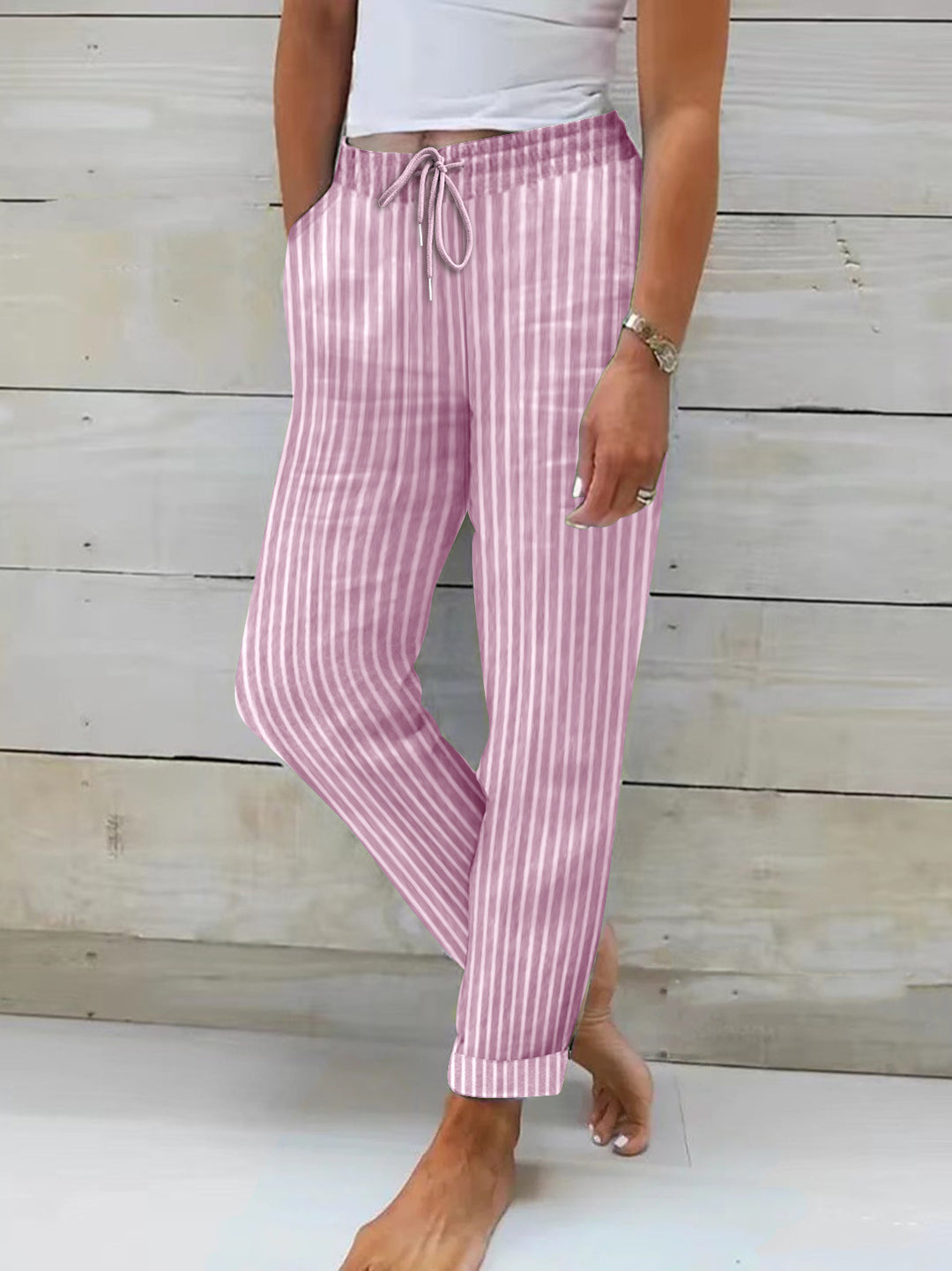 Dame fritidshose med trendy stribet mønster og elastisk talje Stilla