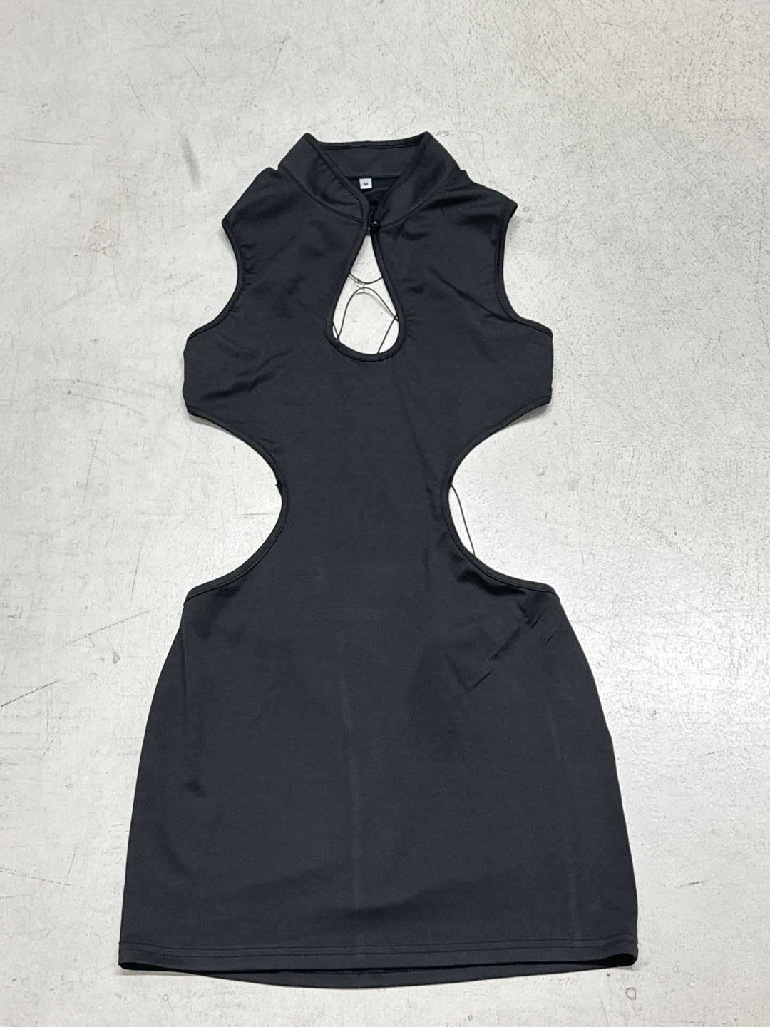 Damen bodycon Kleid mit modischem Cut-Out-Design und schickem Stehkragen Skovae