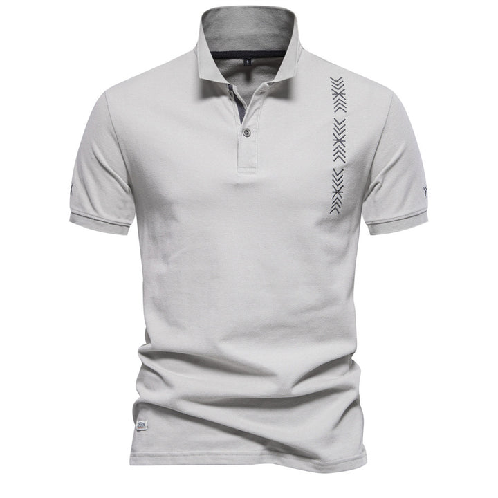 Herren nan legeres Polo med kort knapliste, broderet pilmotiv-panel og ståkrave Skovae