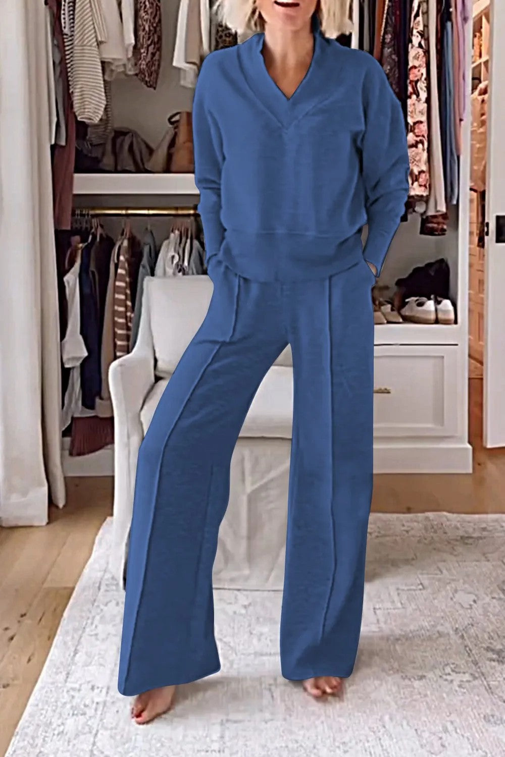 Kvinders komfortable loungewear sæt med V-udskæring og løs pasform Stilla
