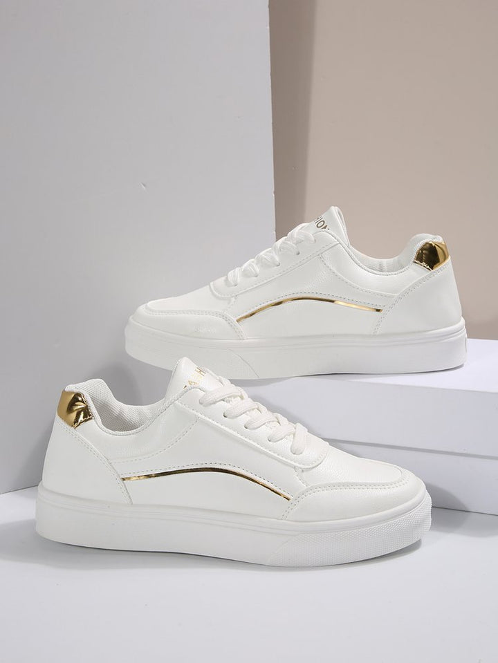 Dame Mode Sneakers med accenter i metallic Stilla