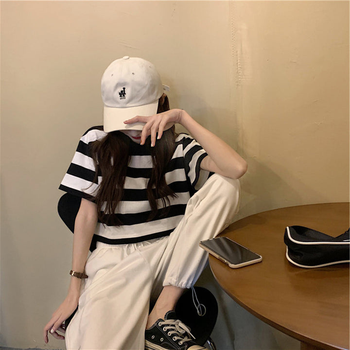 Kvinder Cropped T-Shirt med Stribet Mønster og Casual Snit Skovae