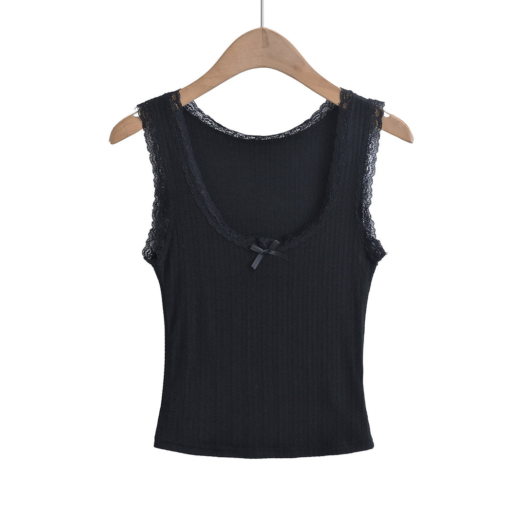 Dame spaghetti-top med fine blonder detaljer og elegant snit Stilla