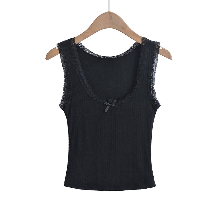 Dame spaghetti-top med fine blonder detaljer og elegant snit Stilla