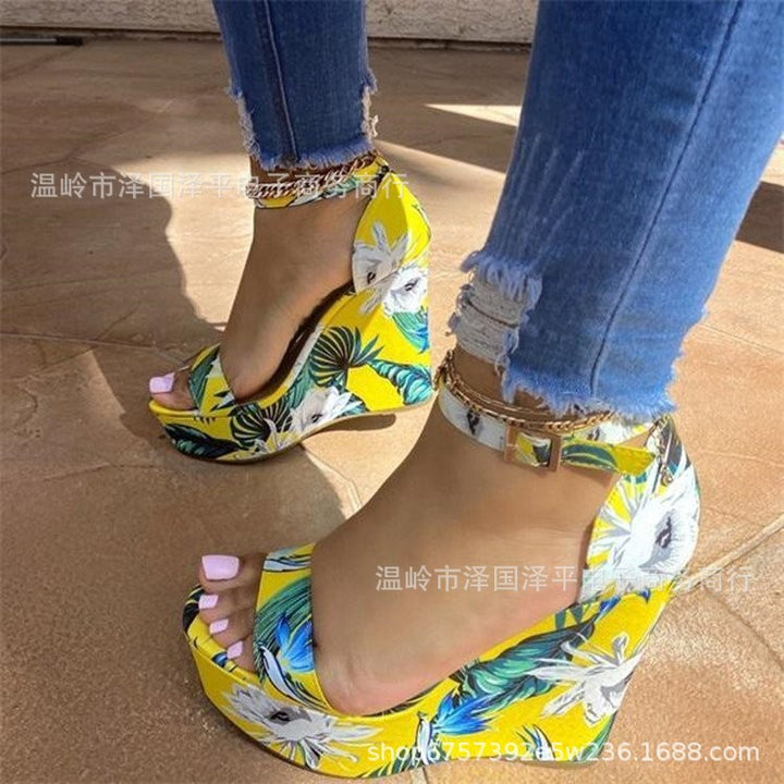 Dame Wedge-sandaler med blomsterdesign og justerbar ankelrem Stilla