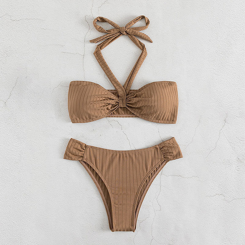 Dame bikini-sæt med elegant halterneck og moderigt rüschendesign Skovae