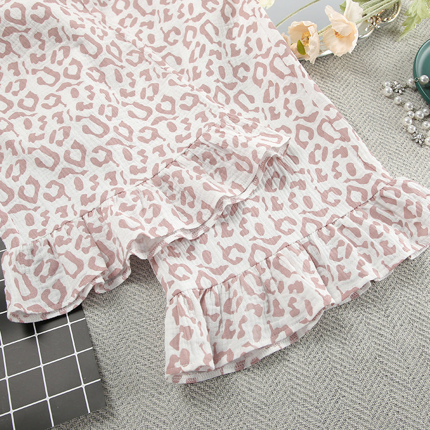 Dame loungewear-sæt med moderne leopardmønster og komfortable detaljer Stilla