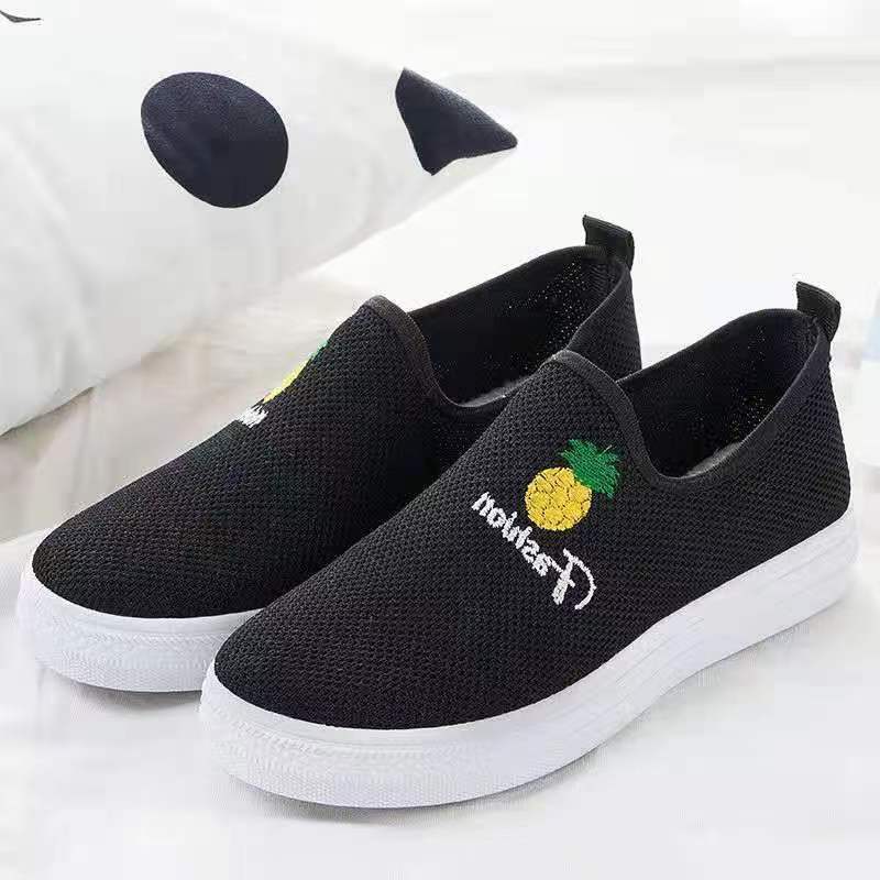 Femme Let Mesh Slip-On Sneakers med sjov broderi Stilla