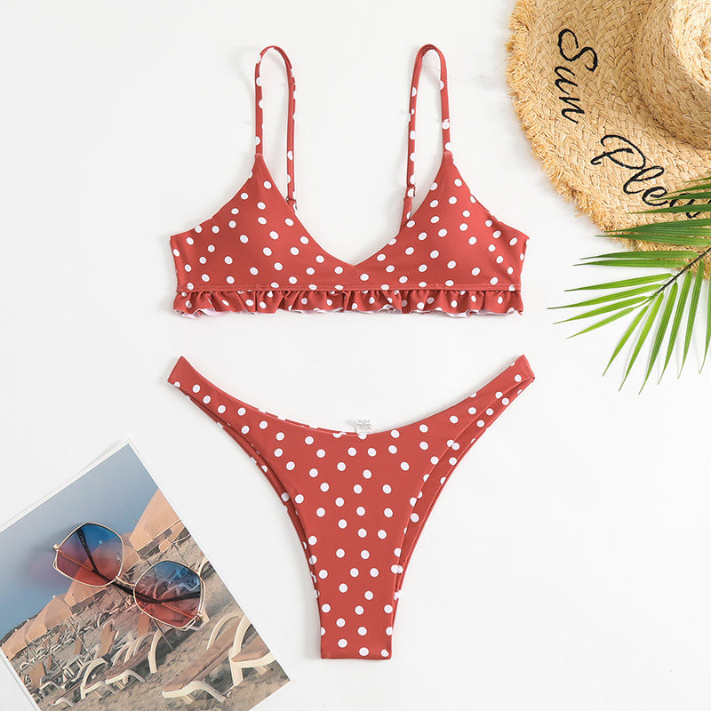 Dame fritidsbikini med ruffle detaljer og prikkemønster Stilla