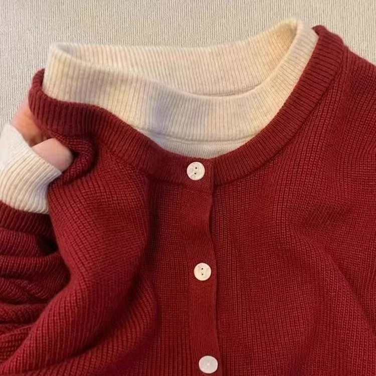 Dame cardigan med klassiske knapdetaljer og komfortabel halsudskæring Stilla