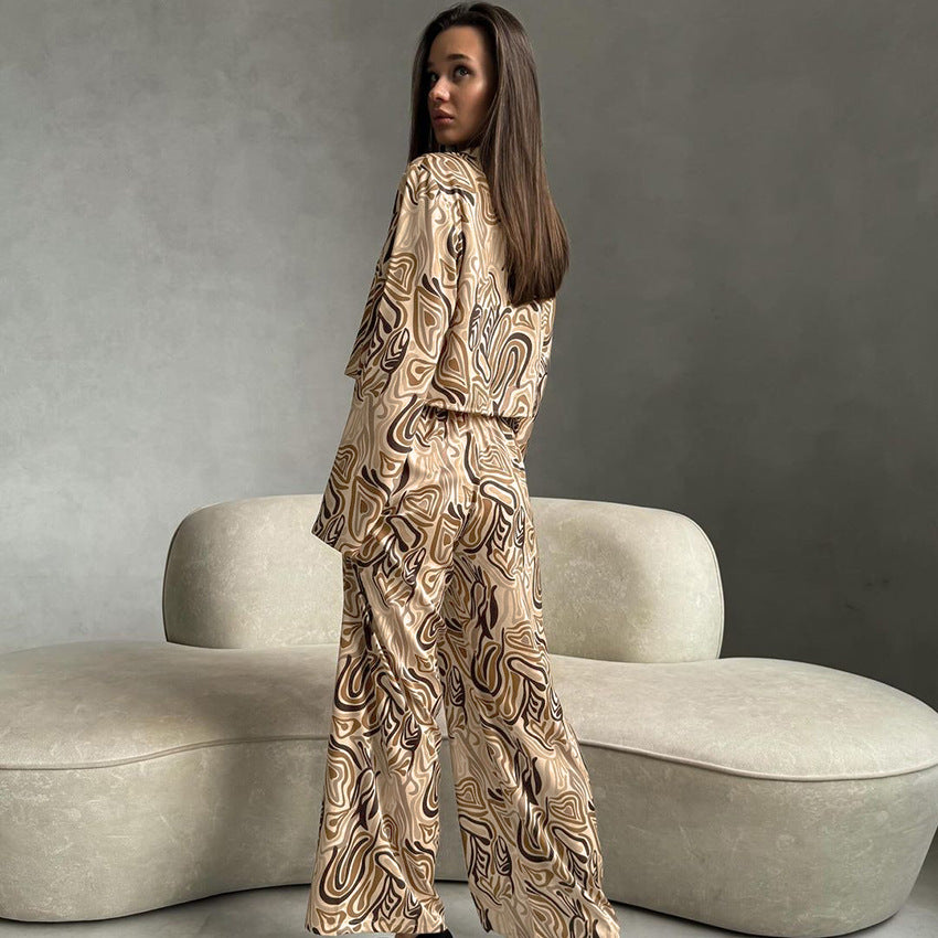 Dame Satin Pyjamas Sæt med moderne Grafiktryk og elegante Ruffle Detaljer Stilla