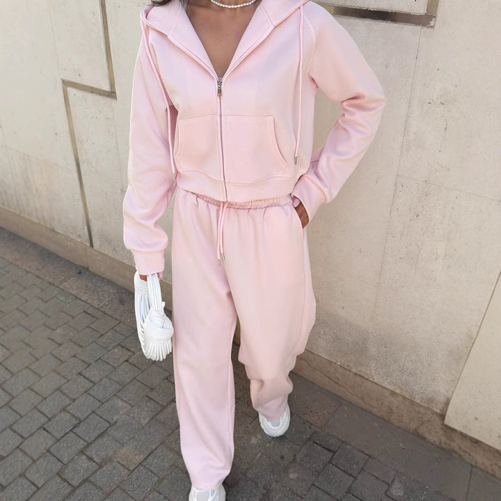 Kvinders sporty fritidssæt med cropped jakke og bred talje Skovae