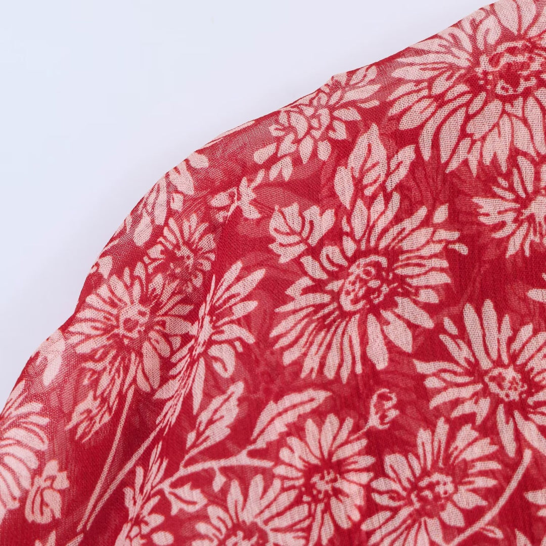 Dame maxikjole med florale detaljer og feminint snit Skovae