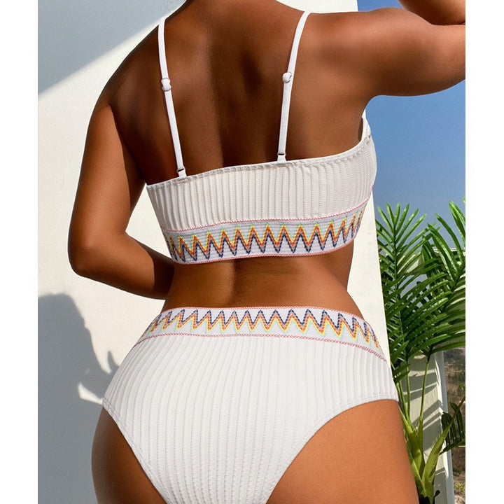 Dame Bikini-sæt med modedesign i rib og legende zigzag-accenter Stilla
