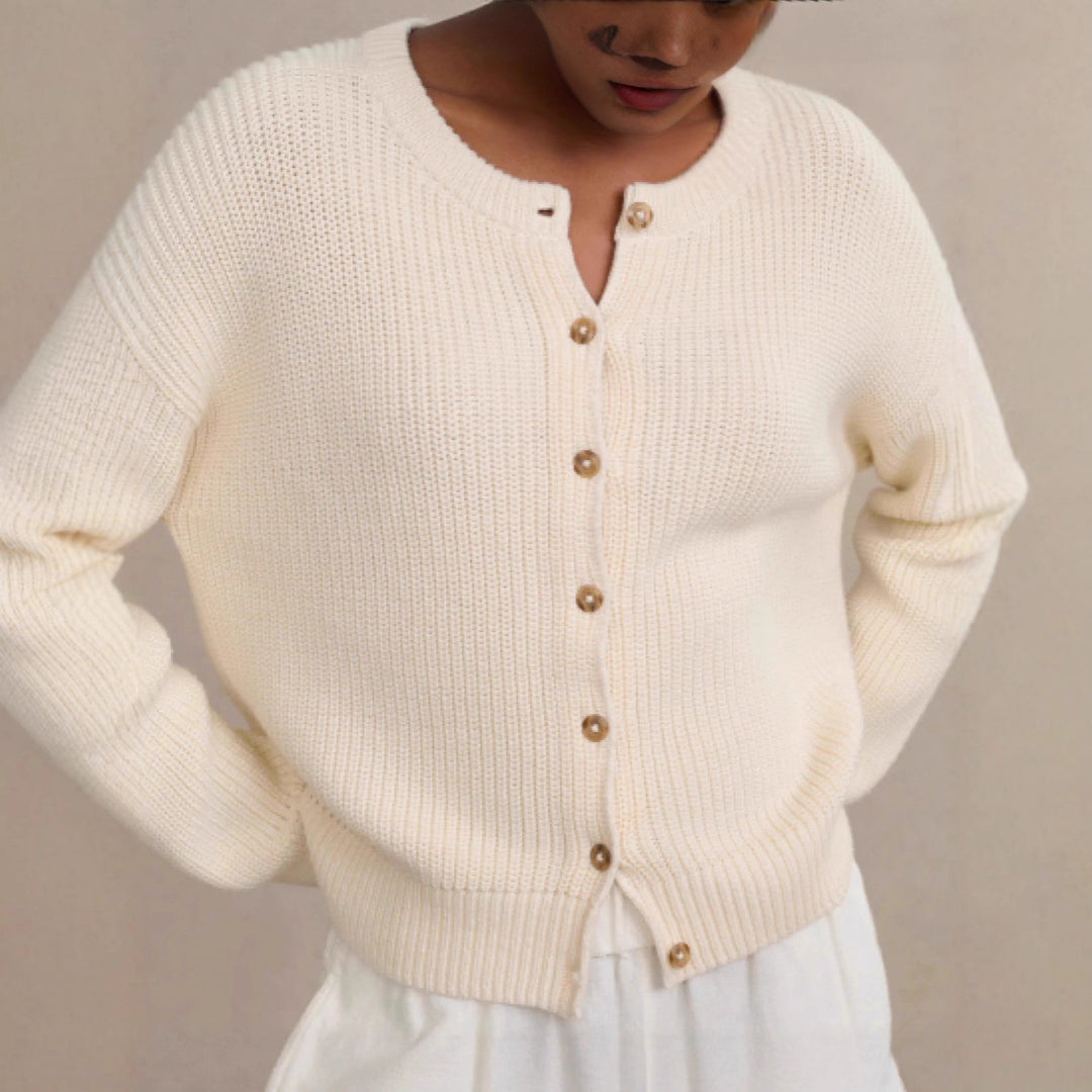 Kvinders cardigan med knaplukning og elegant struktur Stilla