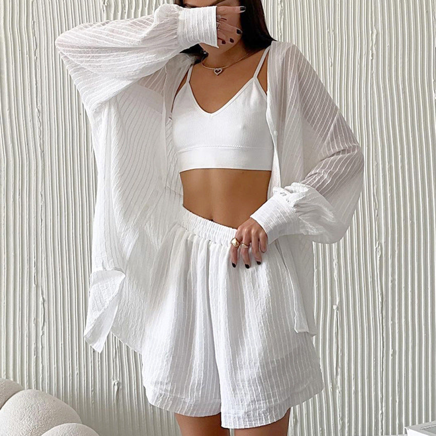 Dame legers Blusenshirt med brede shorts og minimalistiske detaljer Stilla