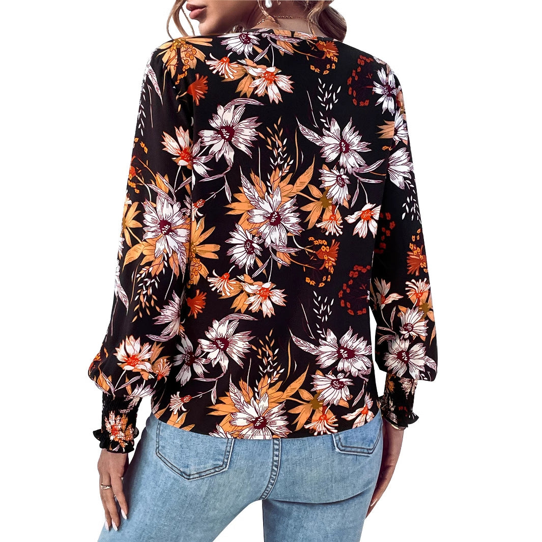 Kvindebluse med blomsterprint og elastiske flæsedetaljer Stilla