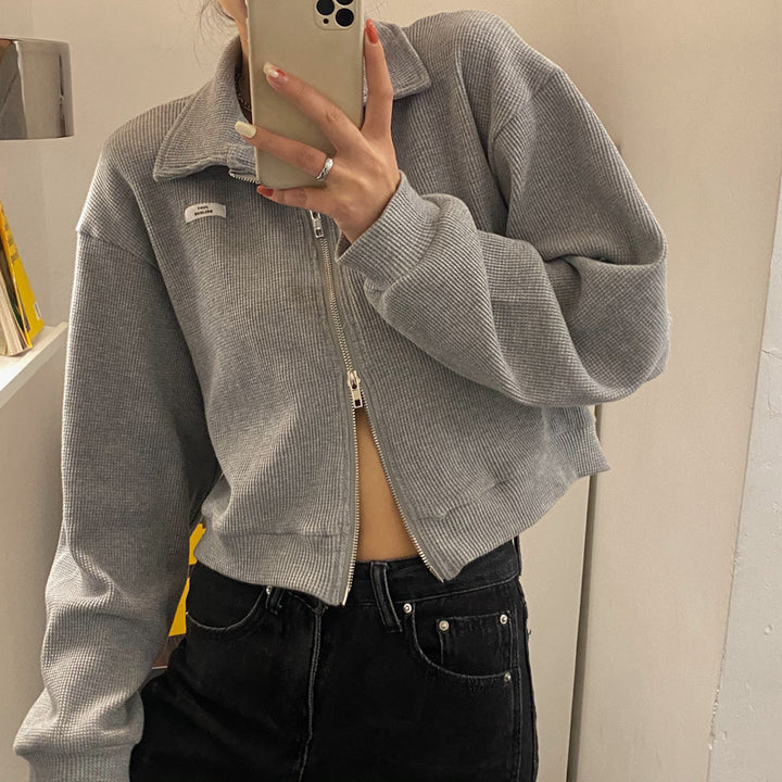 Dame cropped fleece jakke med moderne lynlås og afslappede ærmer