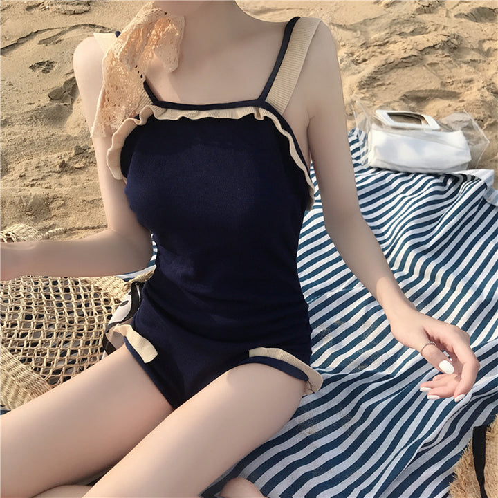 Dame one-piece badesuit med ruffles og sporty design Skovae