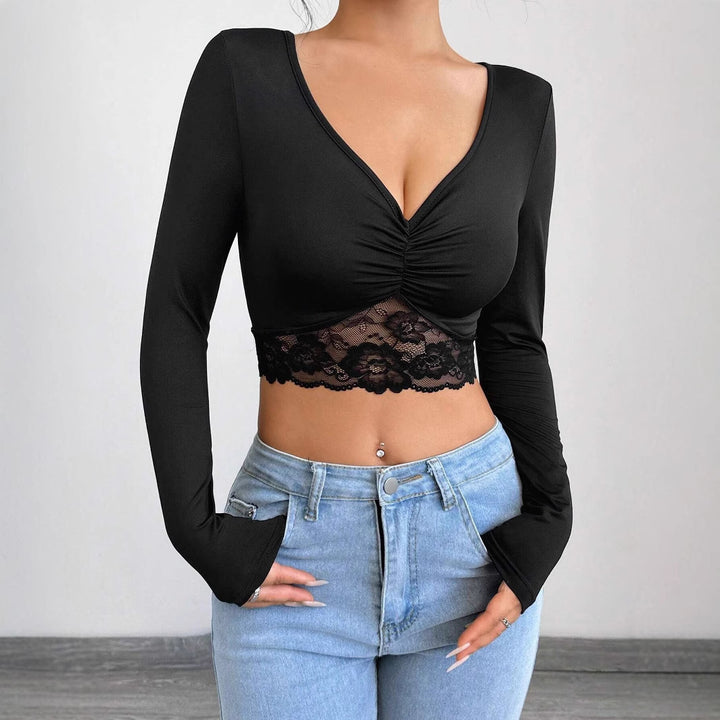 Dame nan tailleret langærmet crop top med dyb v-hals, rynkning og spidskant Skovae