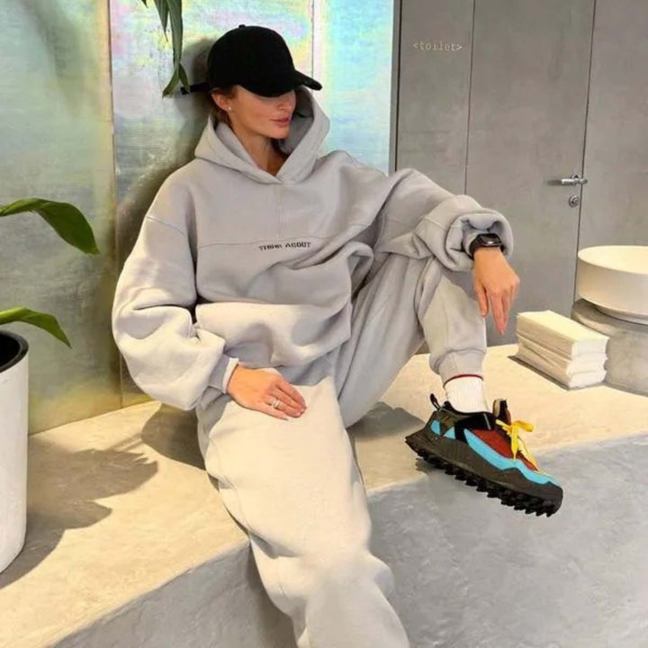 Kvinder oversized hoodie med iøjnefaldende bogstaver på ryggen Skovae