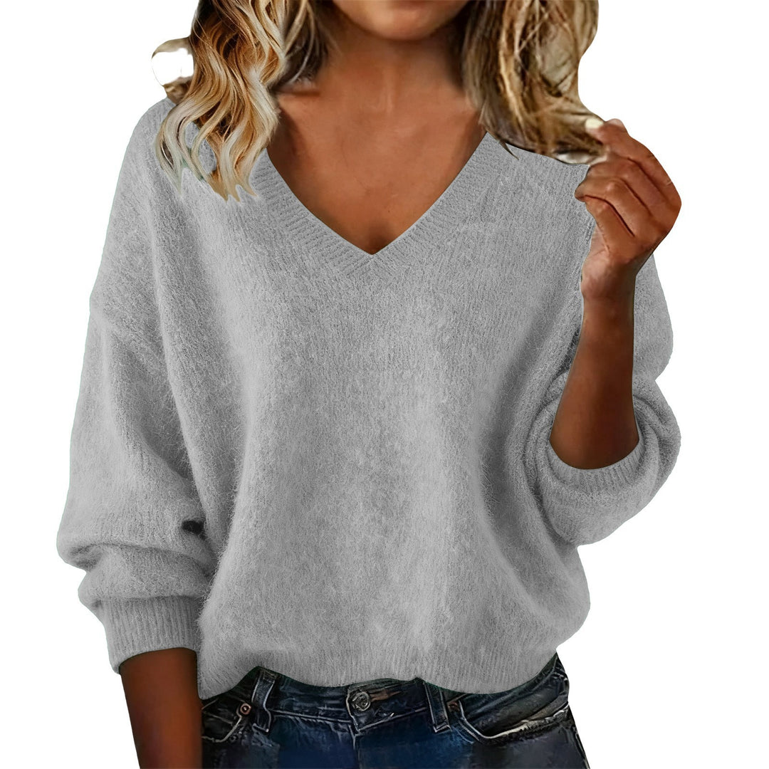 Kvinders V-hals sweater lavet af blødt fluffy materiale og oversized pasform Stilla