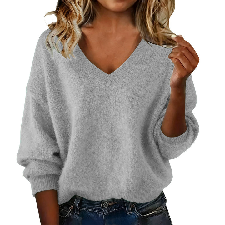 Kvinders V-hals sweater lavet af blødt fluffy materiale og oversized pasform Stilla