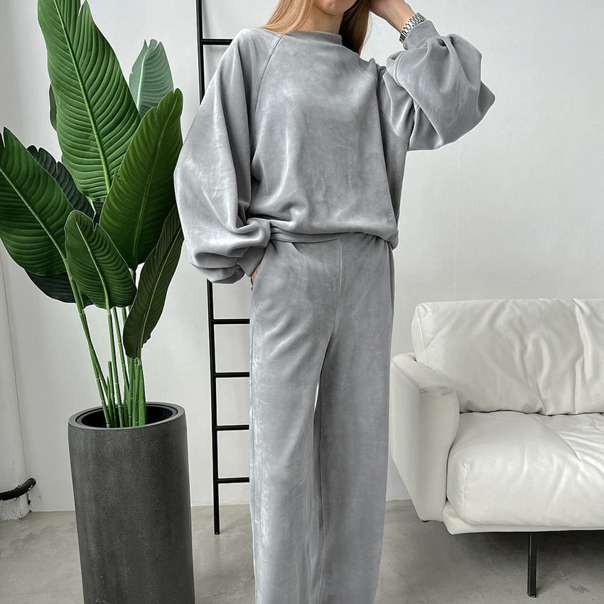 Dame hyggeligt loungewear-sæt med løstsiddende top og komfortable bukser Stilla