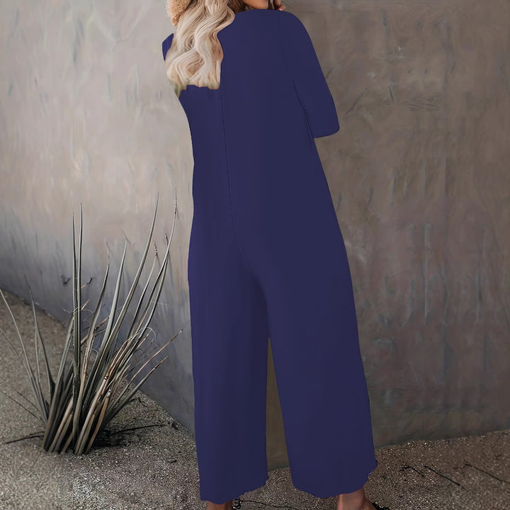 Kvinders bredskårede jumpsuit med praktiske lommer og moderne snit Stilla