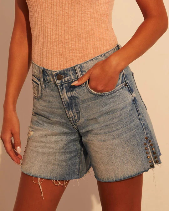 Dame trendy destroyed denim-shorts med nitteudsmykning Skovae