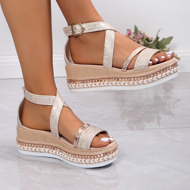 Dame wedge-sandaler med justerbare stropper og moderigtig bast-look Stilla