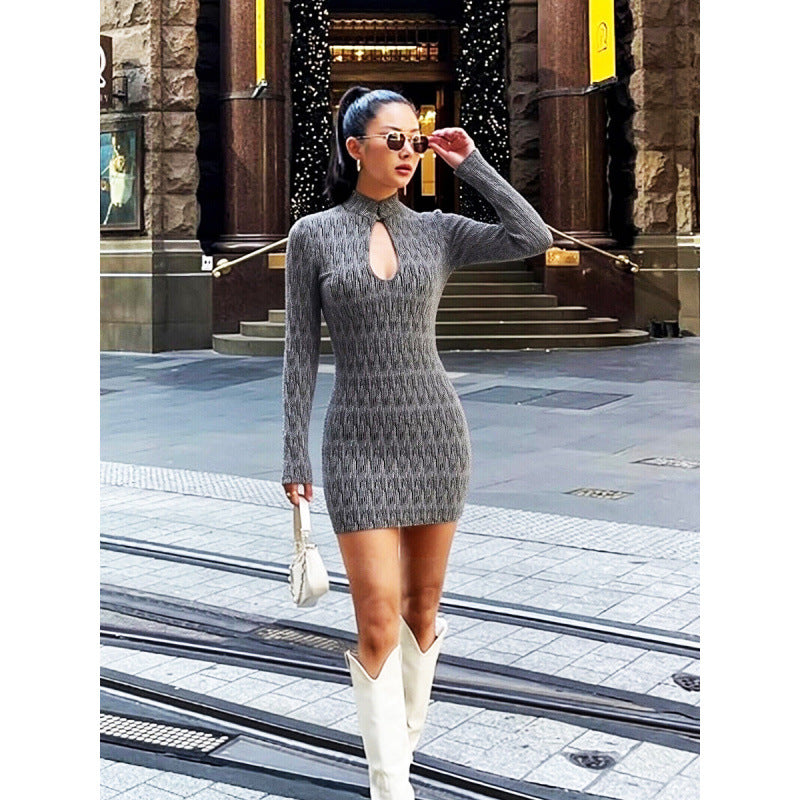 Damen figurbetontes Kurzarmkleid mit modernen Rippstrukturen Skovae