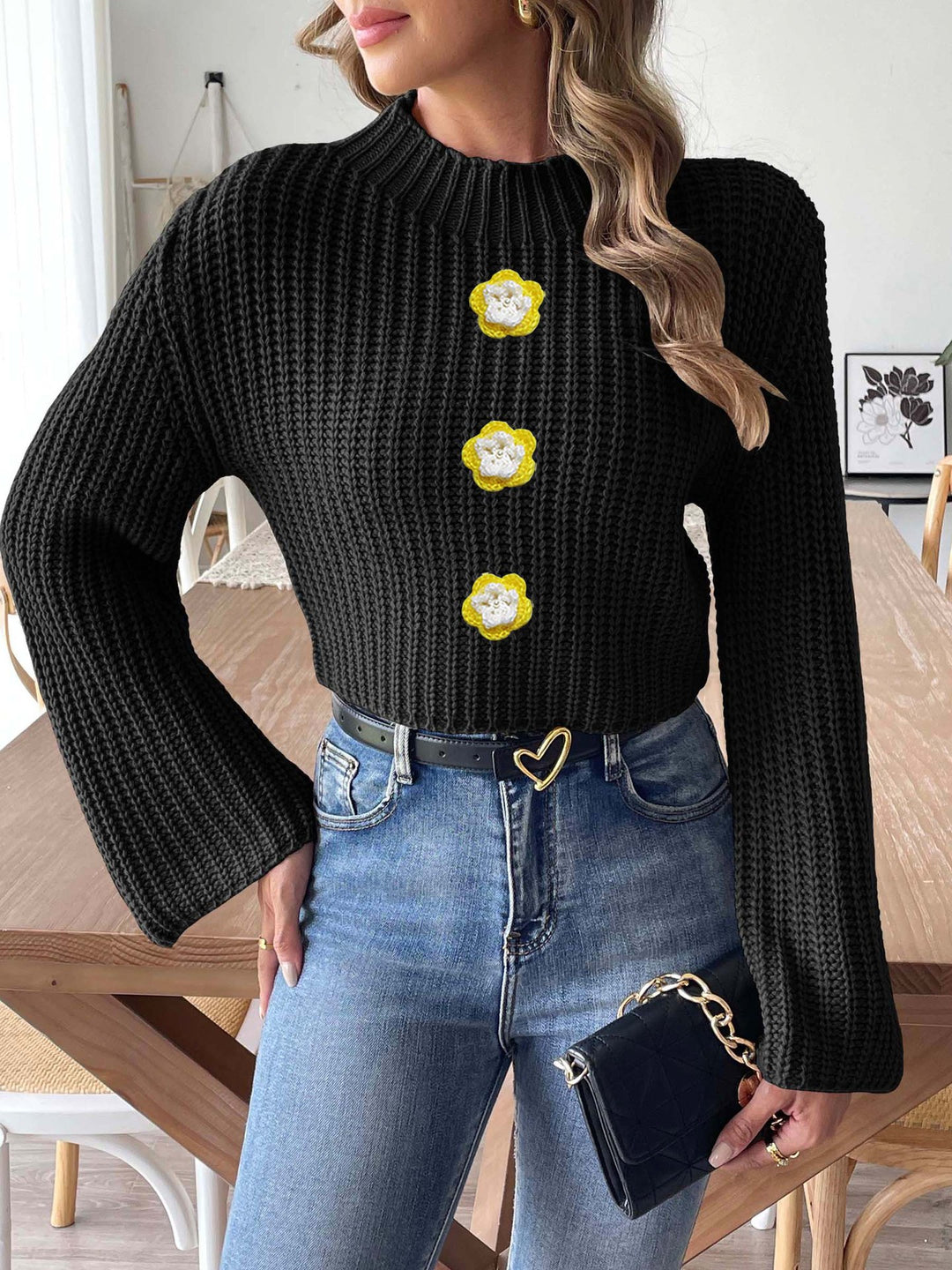 Femme Cropped Kabelstrikpullover med dekorative knapper Stilla