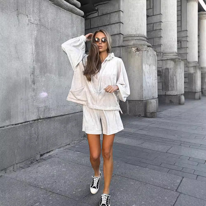 Kvinders afslappede velour hoodie- og shorts-sæt med løstsiddende design Skovae