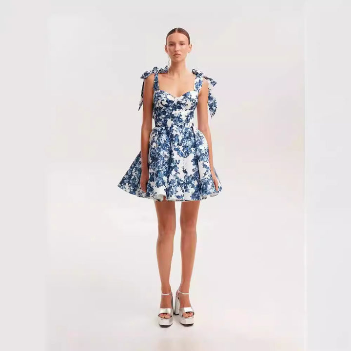 Kvinders Legesyge Mini Kjole med Blomsterdesign og Sofistikerede Remme