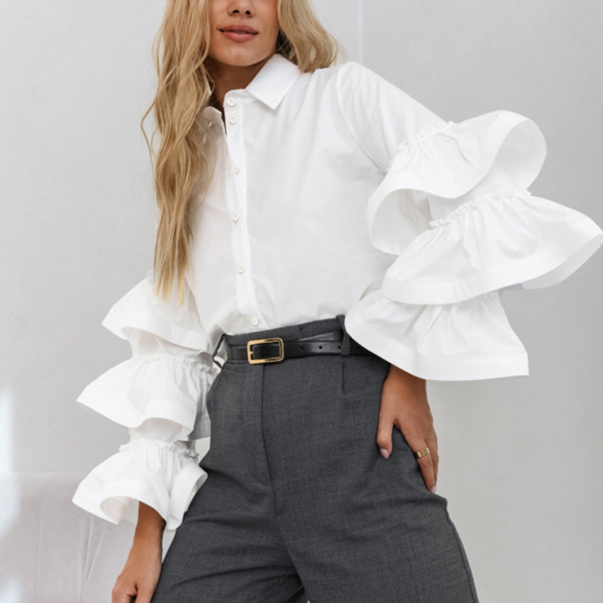 Damebluse med voluminøse flæseærmer og klassisk krave Stilla