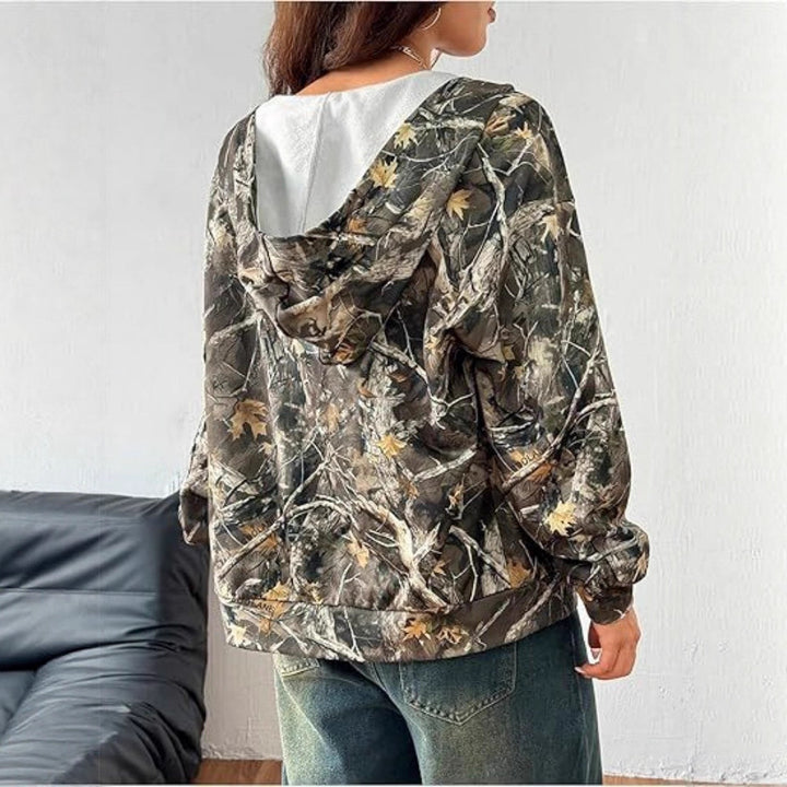Kvinders hættejakke med camouflage mønster og løs pasform Stilla