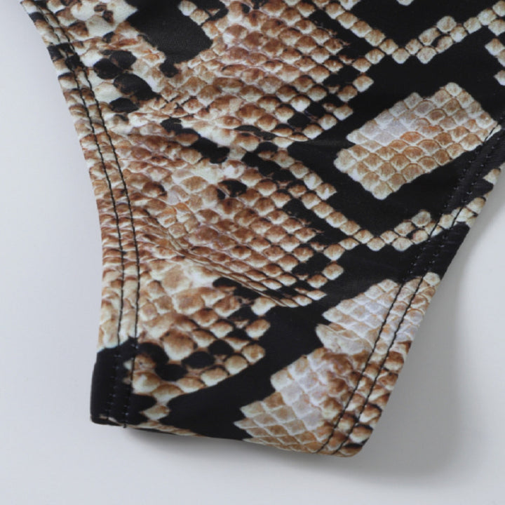 Dame bandeau-bikini med slidser og moderne slangeprint Skovae