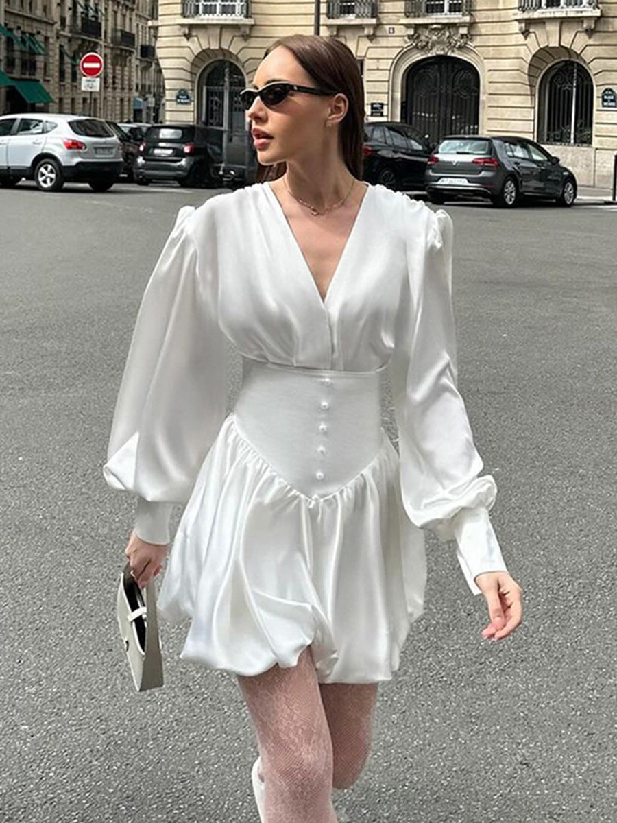 Dame elegant minikjole med dyb V-udskæring, voluminøse ærmer og taljeret talje Stilla
