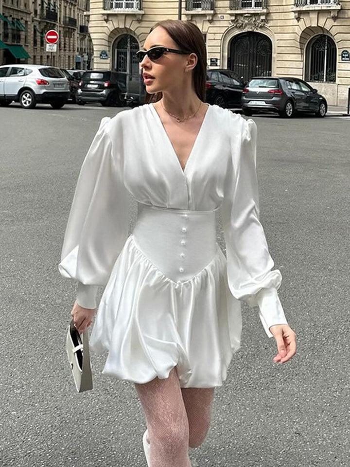 Dame elegant minikjole med dyb V-udskæring, voluminøse ærmer og taljeret talje Stilla