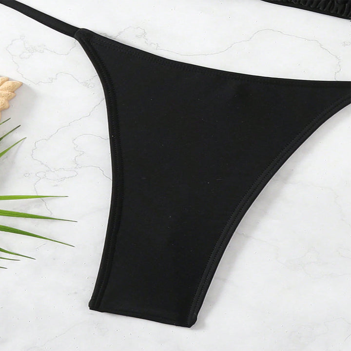 Dame Triangel-Bikini med elegante guld-accenter og raffineret snit Stilla