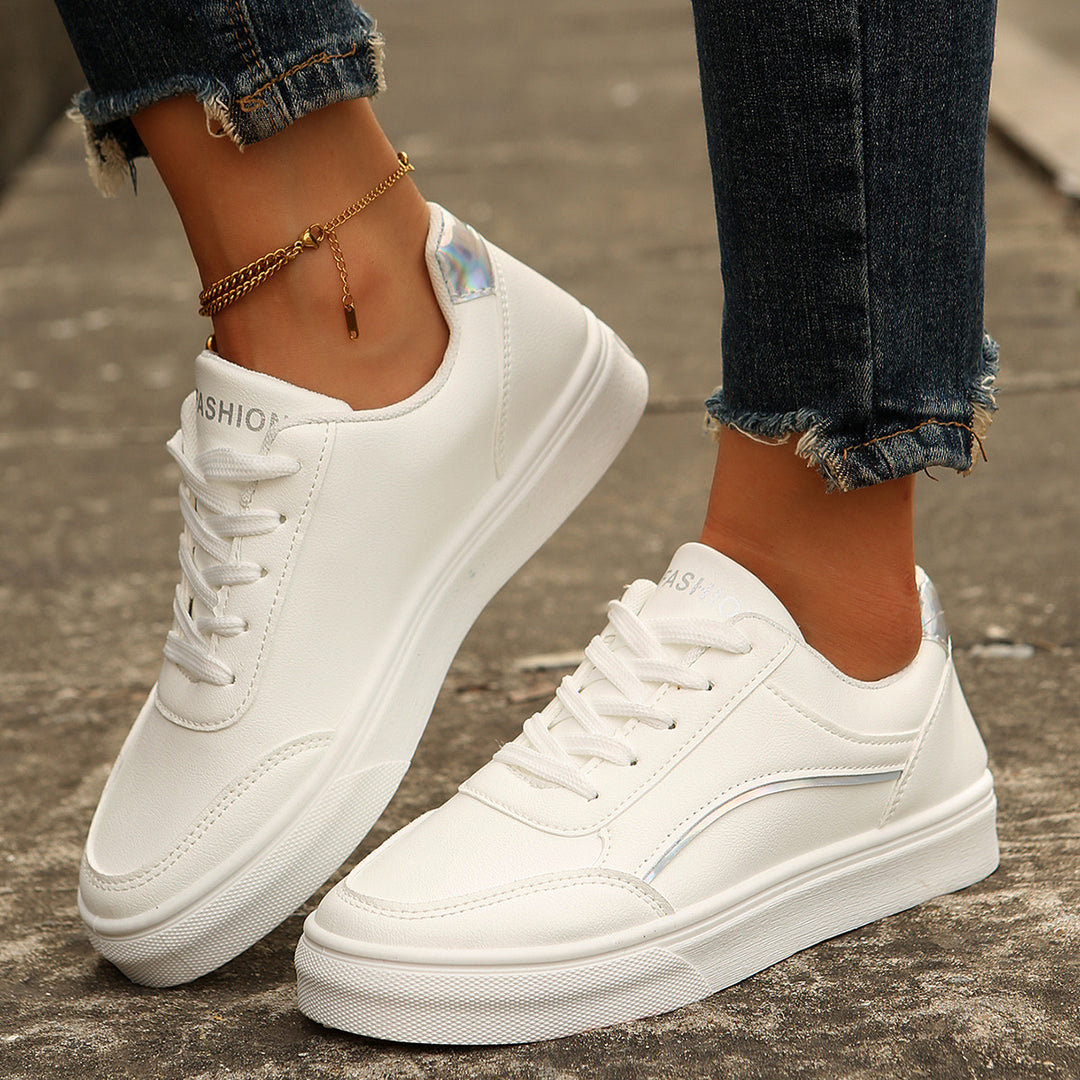 Dame Sporty Sneakers med skridsikker gummisål og modeglimmer-accents Stilla