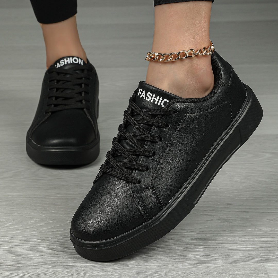 Dame nan minimalistiske sneakers i vegansk læderlook med polstret komfortsål Skovae