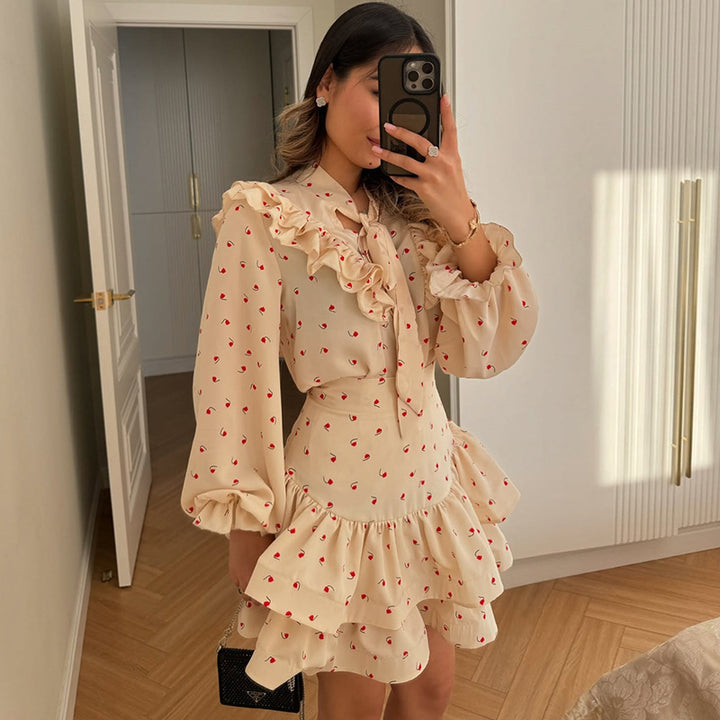 Dame volantkjole med flæser og blomsterdesign Stilla