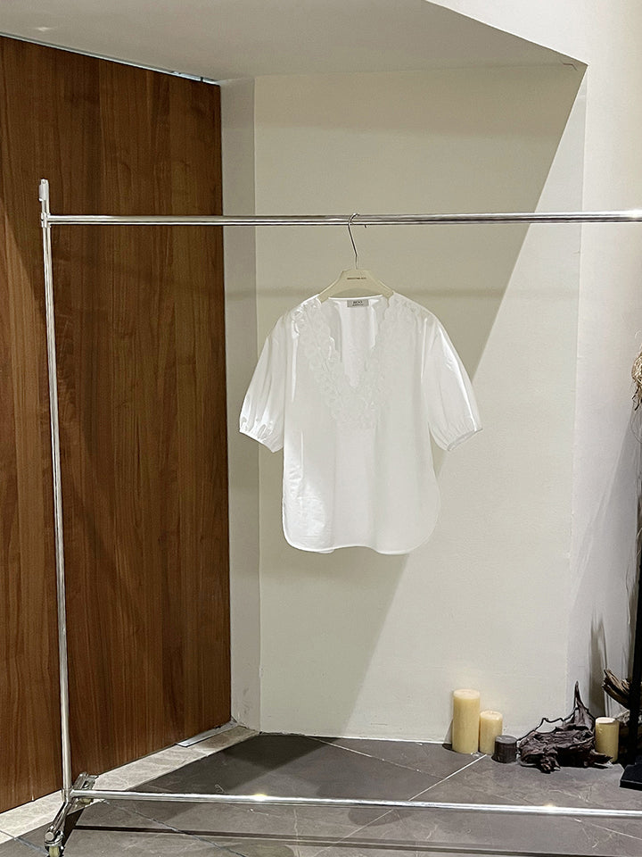 Dame let bluse top med elegant broderi Stilla