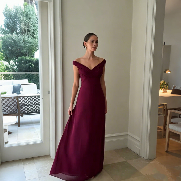 Dame Glamourøst Maxikjole med off-shoulder design og elegant drapering Skovae