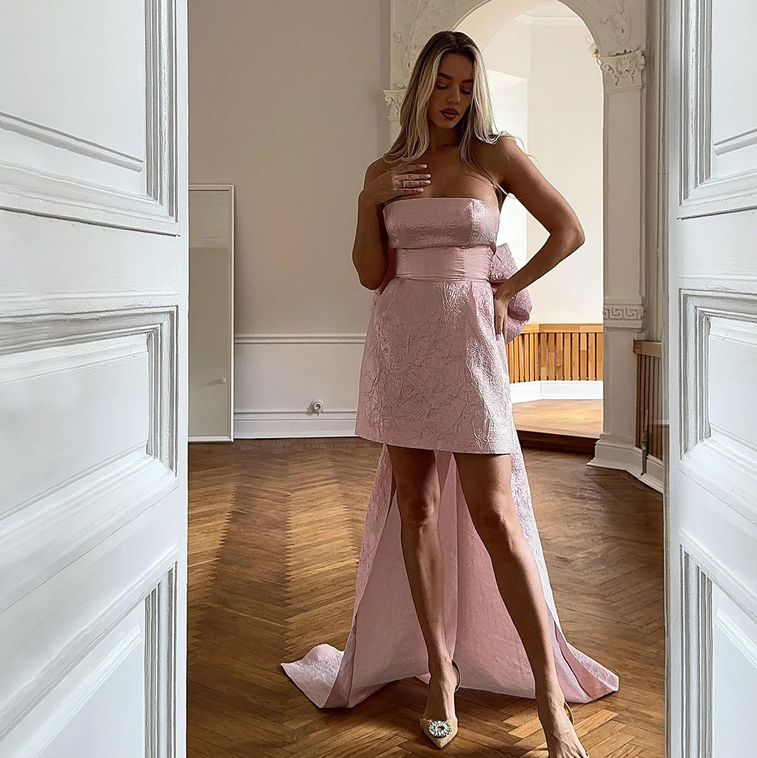 Dame Romantisk Bustier-Minikjole med asymmetrisk snit og flydende slæb Stilla