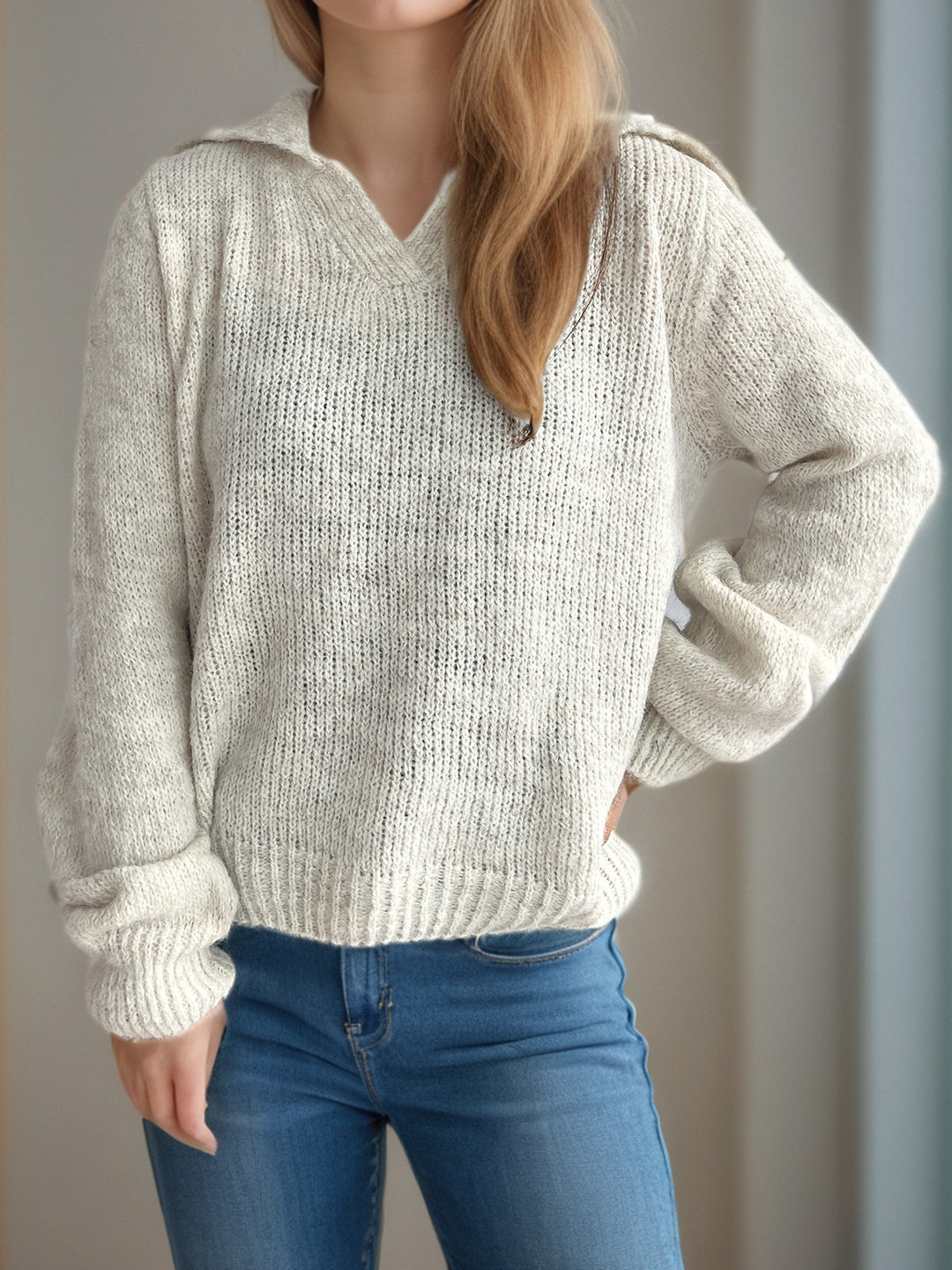 Kvinders afslappede strikket sweater med V-hals og voluminøse ærmer Stilla