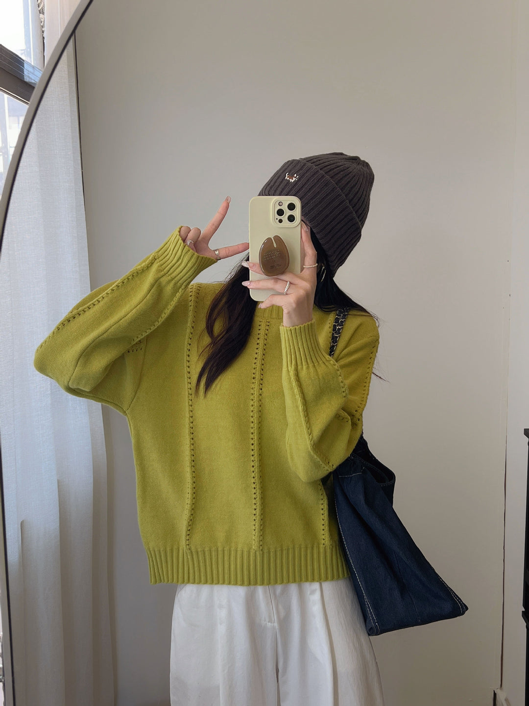 Kvinders chunky strikket sweater med en feminin silhuet og tekstureret design Stilla
