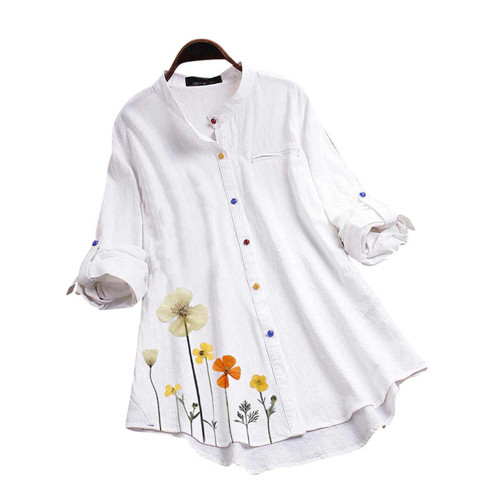 Damebluse med floral design og farverige knapper Stilla